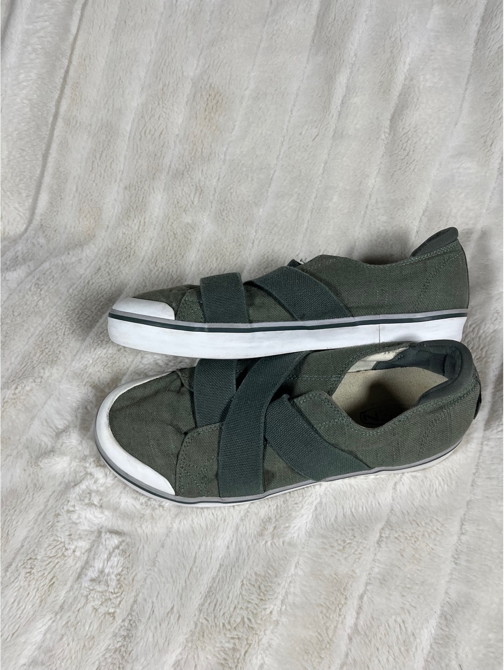 KEEN Women's 10 Elsa III Gore Slip-On Green Goblin Fall Casual Sneaker Shoes